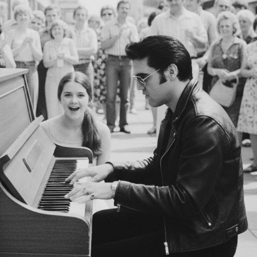 17-Year-Old Girl Tries To Sell Her Late Father’s Piano For $200, Then Elvis Presley Showed Up DD