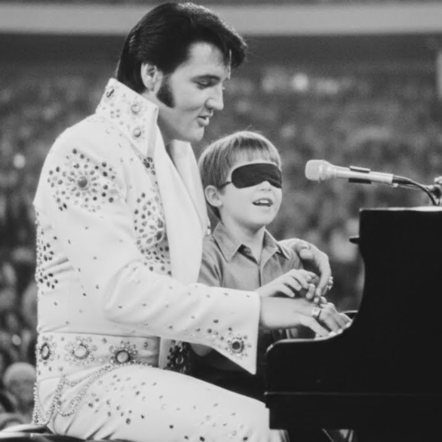Elvis met BLIND 6-year-old backstage — what he did next STUNNED everyone DD