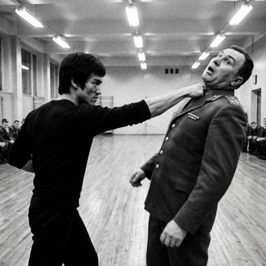 Russian Spetsnaz Commander Said “Kung Fu Is Theater” To Bruce Lee — 6 Seconds Later He Bowed