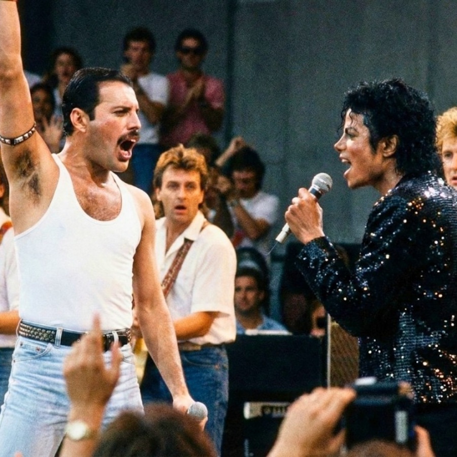 Freddie Mercury took to the stage and challenged Michael – the next 8 minutes were AMAZING! JJ