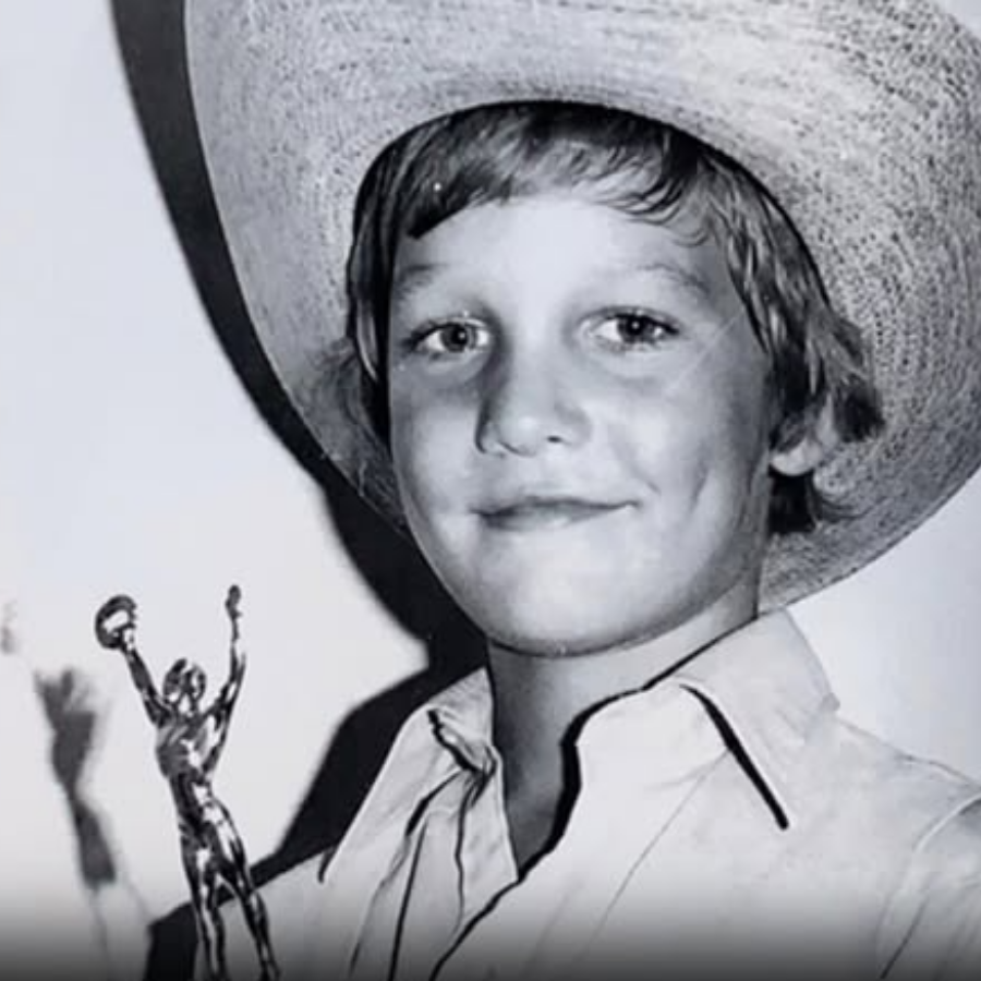 He was m0leste as a teen and blackmaiIed into losing his virinity aged 15 JJ
