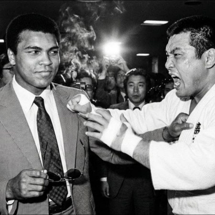 A 300lb Judo Champion ATTACKED Muhammad Ali In Tokyo! JJ