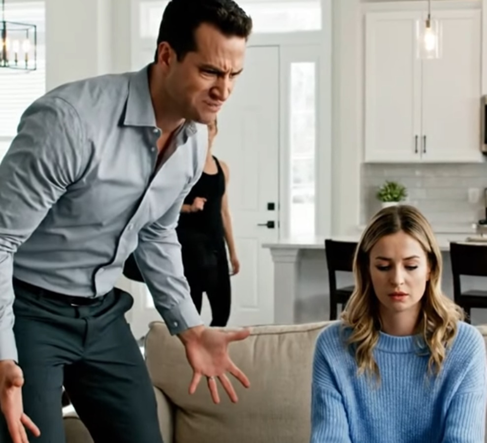 My Husband Called Me a Useless Wife When He Left Me for His Mistress—Then I Opened the Account He Thought I’d Never Check D